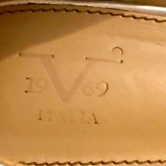 Versace 19V68 Silver Pointed Flats With Black Gems - Picture 2 of 2